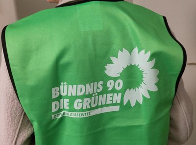 Hellgrüne Warnweste mit Aufschrift BÜNDNIS 90/DIE GRÜNEN Blasewitz